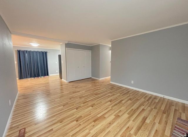 709 James Place, Griffith, IN 46319