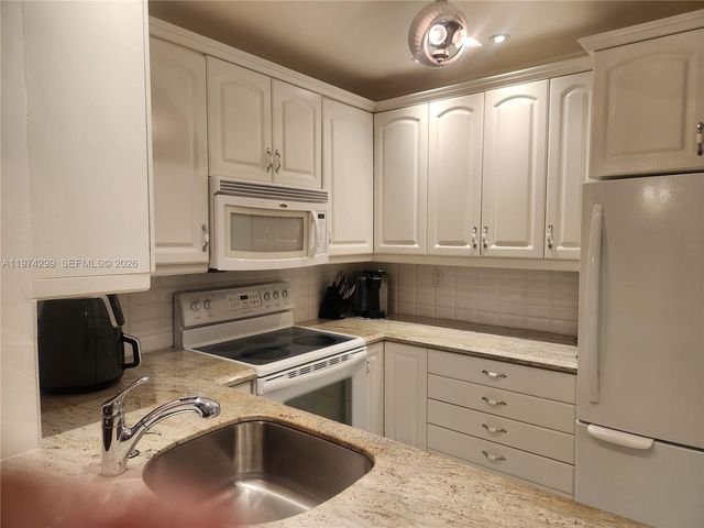5101 NW 34th Street 101, Lauderdale Lakes, FL 33319