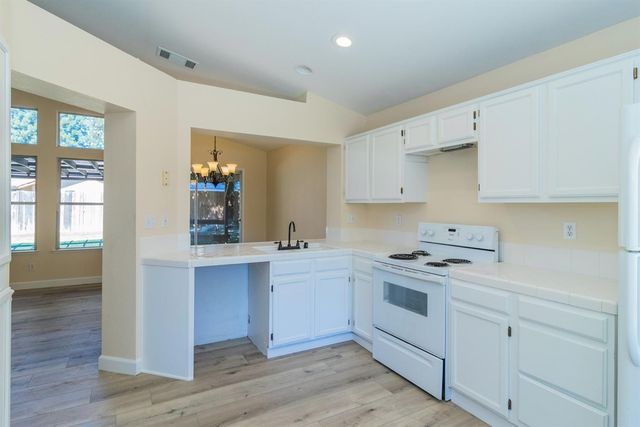 7771 N Baird Avenue, Fresno, CA 93720