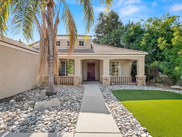 7771 N Baird Avenue, Fresno, CA 93720