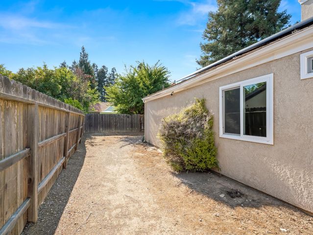7771 N Baird Avenue, Fresno, CA 93720