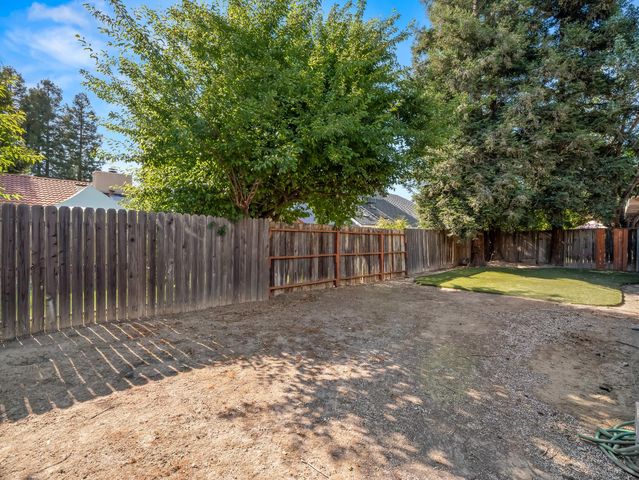 7771 N Baird Avenue, Fresno, CA 93720