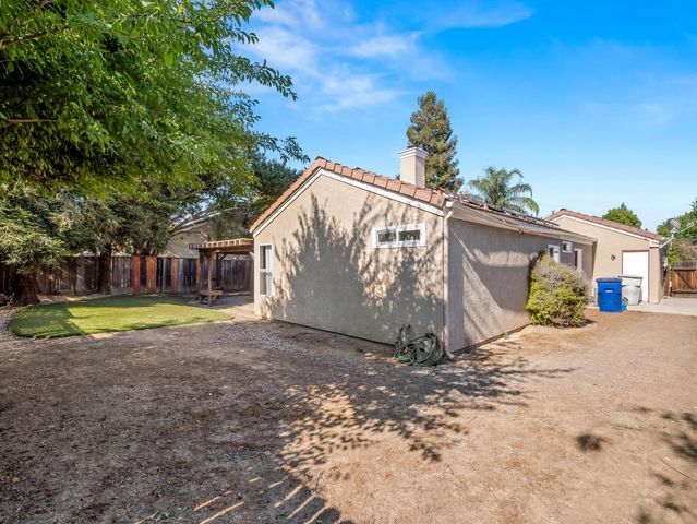 7771 N Baird Avenue, Fresno, CA 93720