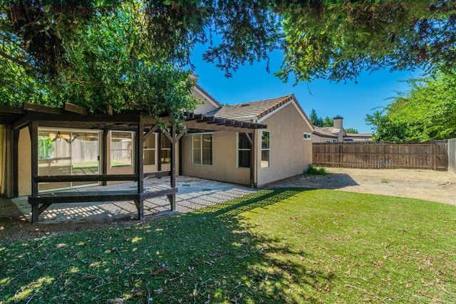 7771 N Baird Avenue, Fresno, CA 93720