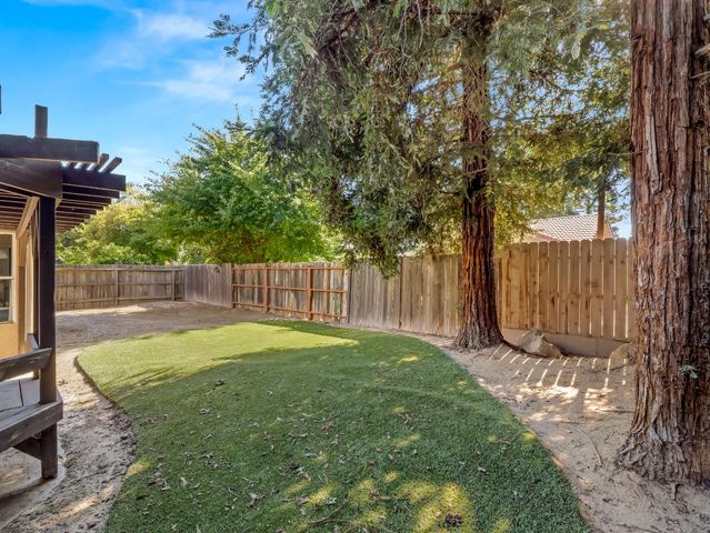 7771 N Baird Avenue, Fresno, CA 93720