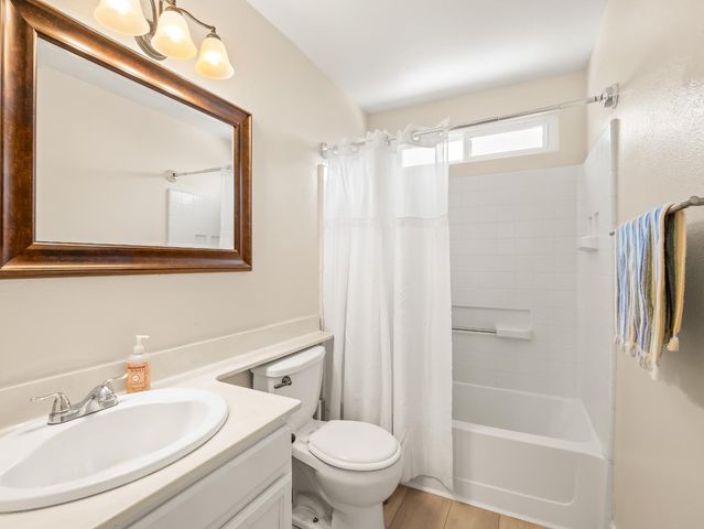 7771 N Baird Avenue, Fresno, CA 93720