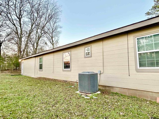 1106 Fairway Dr., Longview, TX 75604