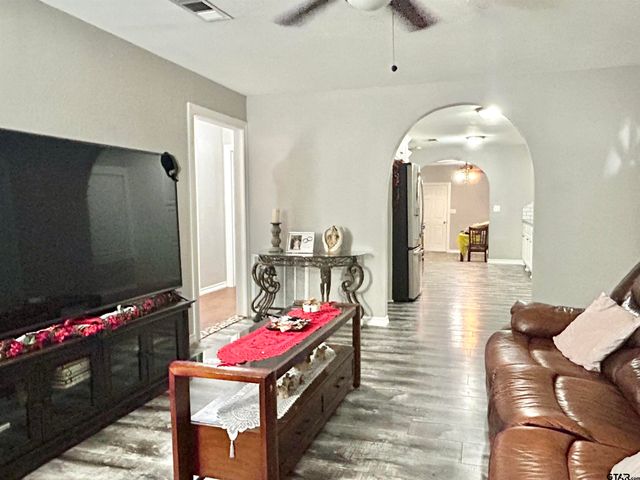 1106 Fairway Dr., Longview, TX 75604