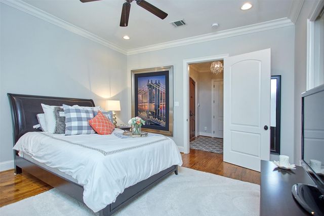 1126 W West 16th Street F, Houston, TX 77008