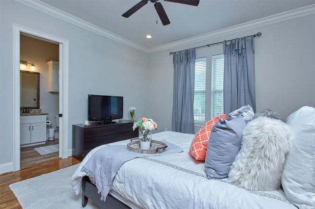 1126 W West 16th Street F, Houston, TX 77008