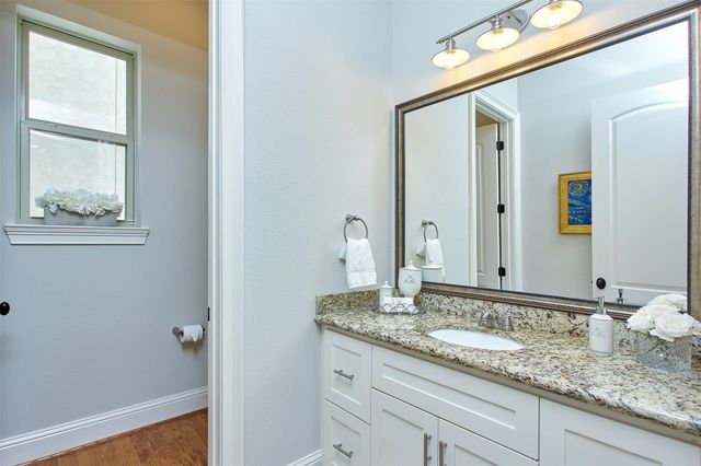 1126 W West 16th Street F, Houston, TX 77008