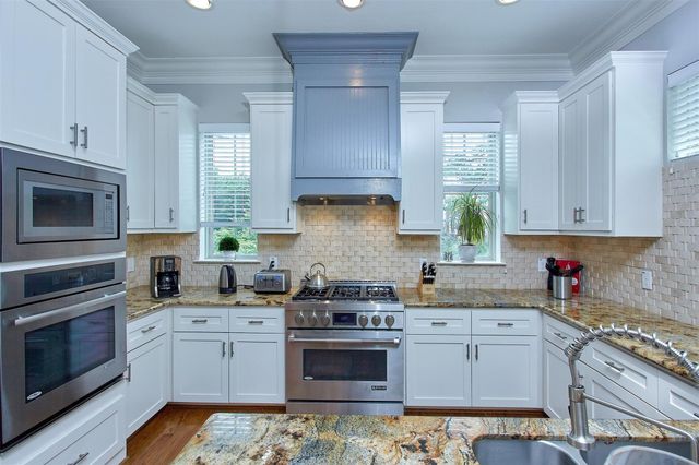 1126 W West 16th Street F, Houston, TX 77008