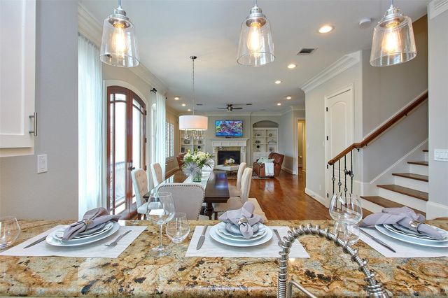 1126 W West 16th Street F, Houston, TX 77008