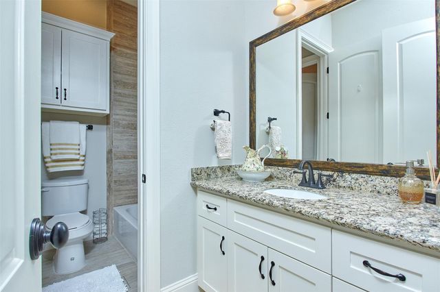 1126 W West 16th Street F, Houston, TX 77008
