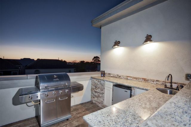 1126 W West 16th Street F, Houston, TX 77008