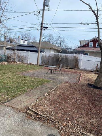 1833 S 4TH Avenue, Maywood, IL 60153