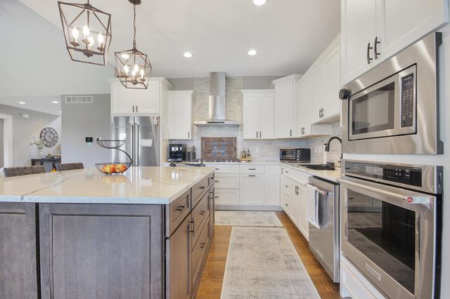 13333 Camas Drive, St. John, IN 46373