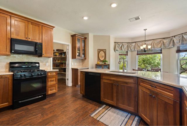 507 Saddlehorn DR, Dripping Springs, TX 78620