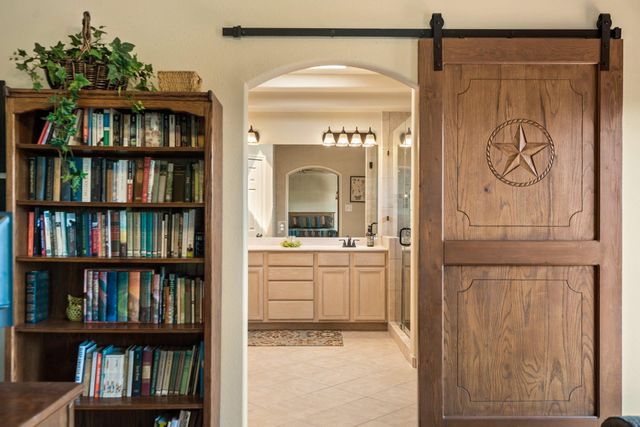 507 Saddlehorn DR, Dripping Springs, TX 78620