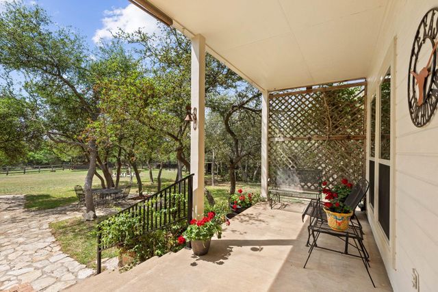 507 Saddlehorn DR, Dripping Springs, TX 78620