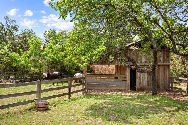 507 Saddlehorn DR, Dripping Springs, TX 78620
