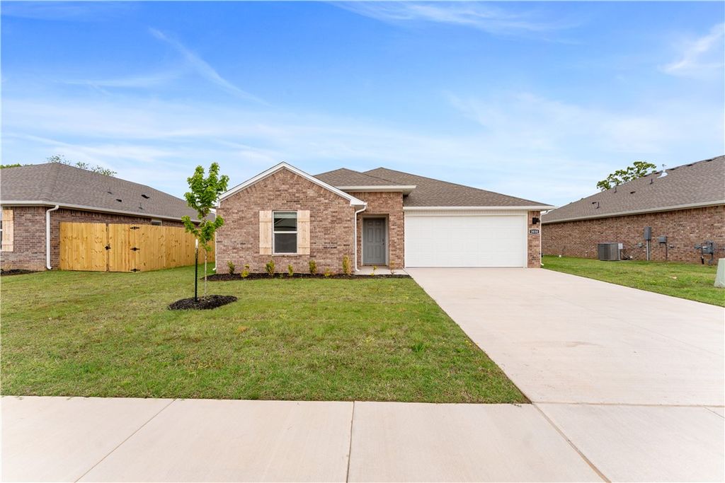 3030 Laredo Lane, Centerton, AR 72736