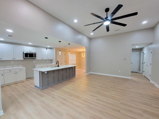 21 W VAN HUESEN DR, Memphis, TN 38109