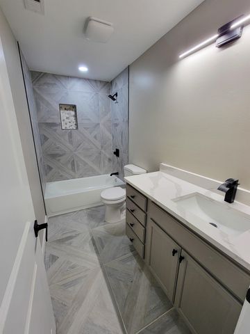 21 W VAN HUESEN DR, Memphis, TN 38109