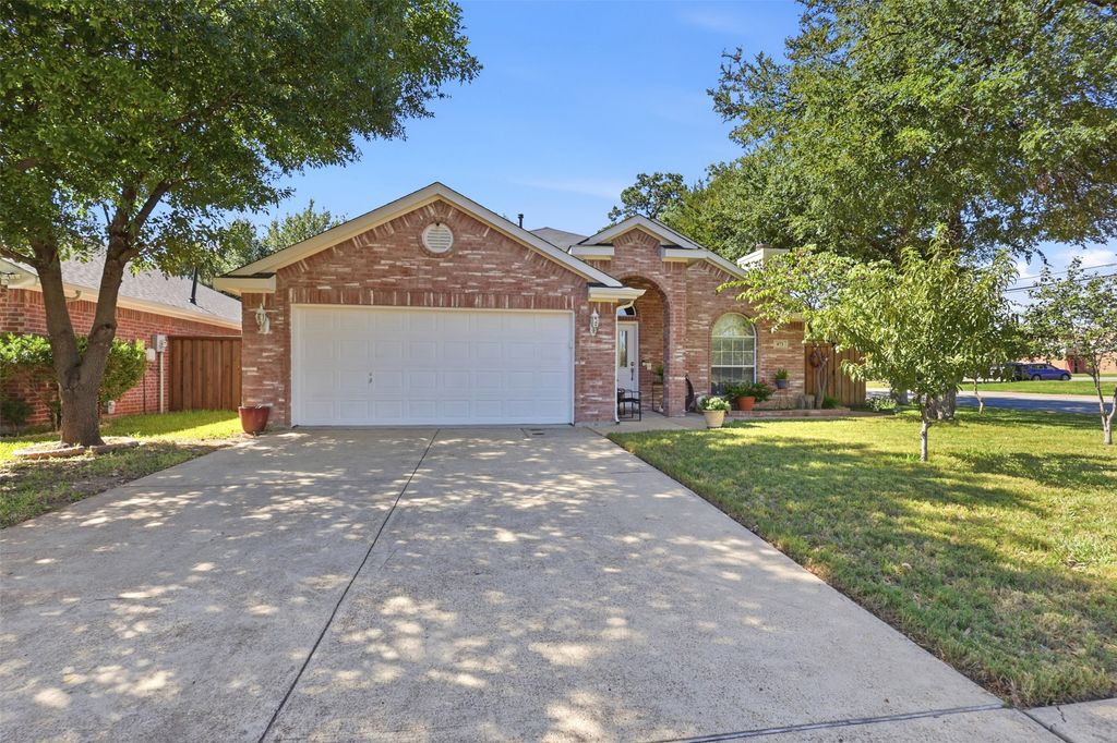 873 Hope Lane, Irving, TX 75061 — exterior