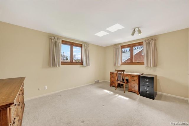 21520 Goethe Ave, Grosse Pointe Woods, MI 48236