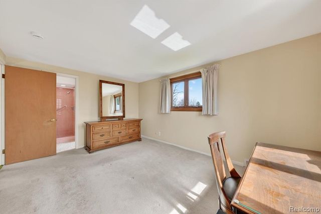 21520 Goethe Ave, Grosse Pointe Woods, MI 48236