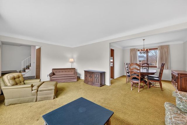 21520 Goethe Ave, Grosse Pointe Woods, MI 48236