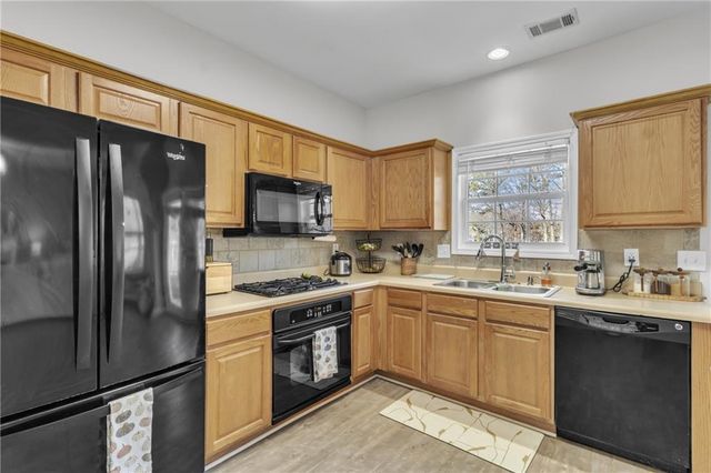 3888 Moos creek, Loganville, GA 30052