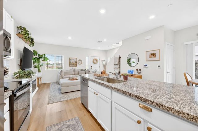 5400 Molino Cir, Roseville, CA 95747