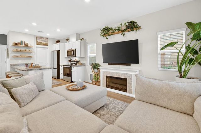 5400 Molino Cir, Roseville, CA 95747