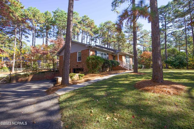 209 Selkirk Trail, Southern Pines, NC 28387