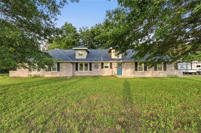 703 NE 102 P Road, Clinton, MO 64735