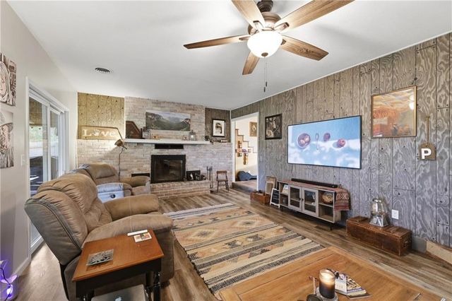 703 NE 102 P Road, Clinton, MO 64735