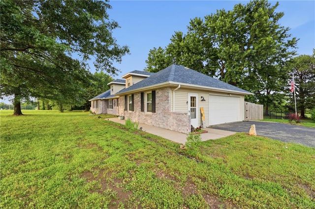 703 NE 102 P Road, Clinton, MO 64735