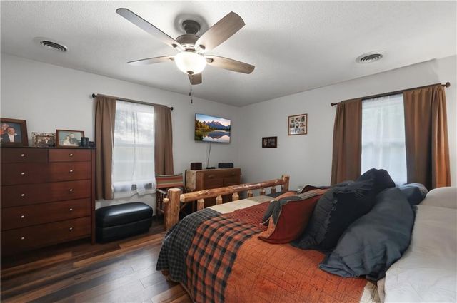 703 NE 102 P Road, Clinton, MO 64735