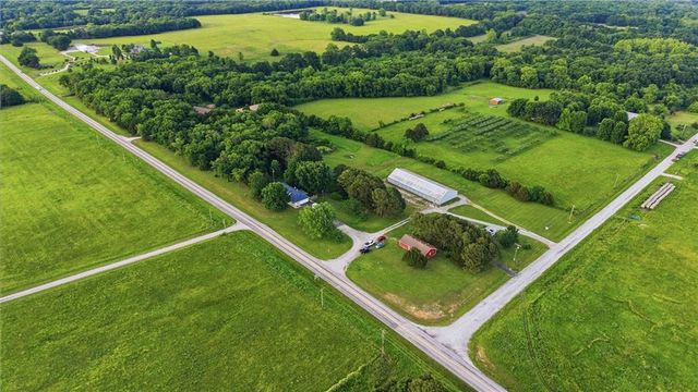 703 NE 102 P Road, Clinton, MO 64735