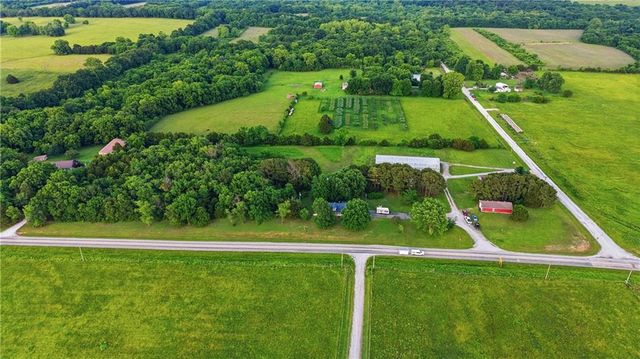 703 NE 102 P Road, Clinton, MO 64735
