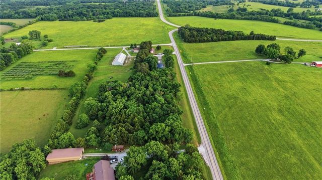 703 NE 102 P Road, Clinton, MO 64735