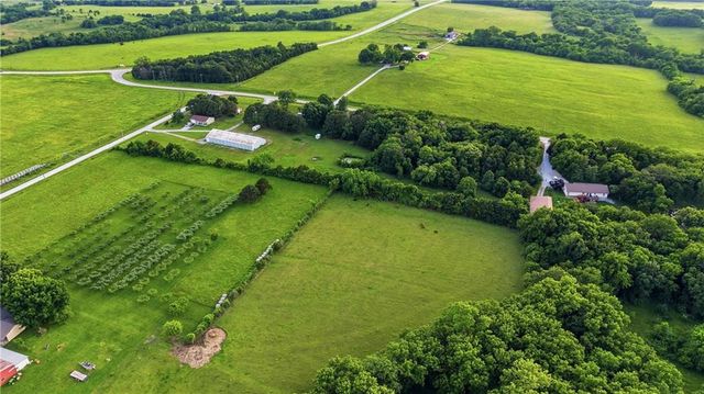 703 NE 102 P Road, Clinton, MO 64735