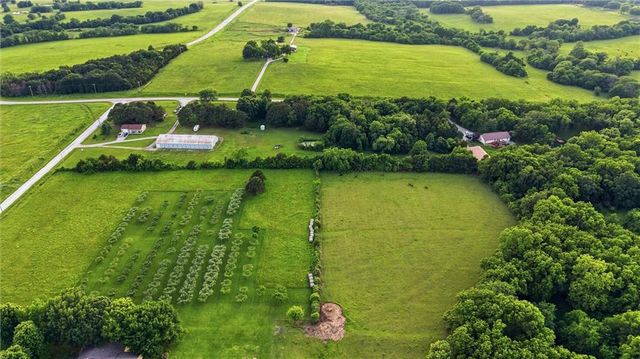 703 NE 102 P Road, Clinton, MO 64735