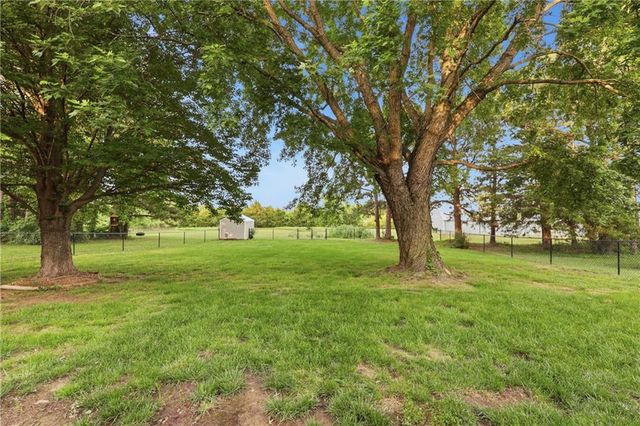703 NE 102 P Road, Clinton, MO 64735