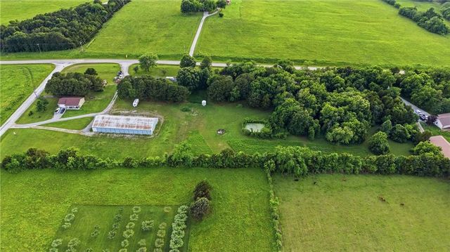 703 NE 102 P Road, Clinton, MO 64735