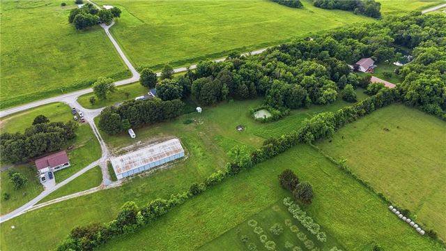 703 NE 102 P Road, Clinton, MO 64735