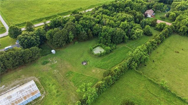 703 NE 102 P Road, Clinton, MO 64735
