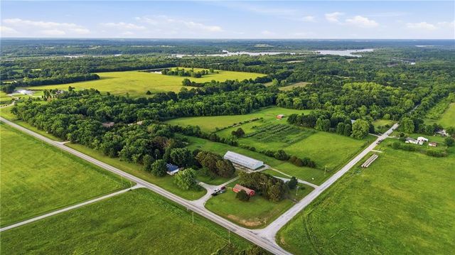 703 NE 102 P Road, Clinton, MO 64735